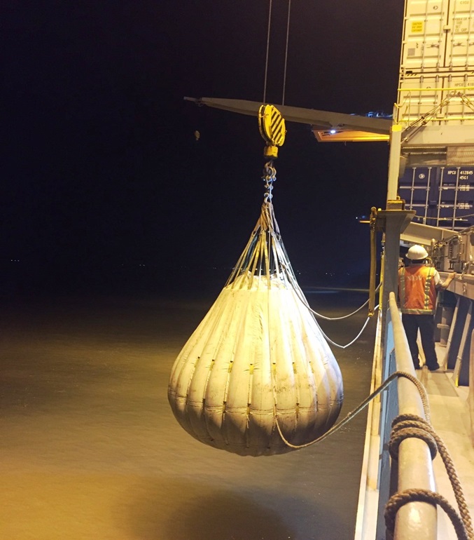 Water weight bag while load test cargo crane