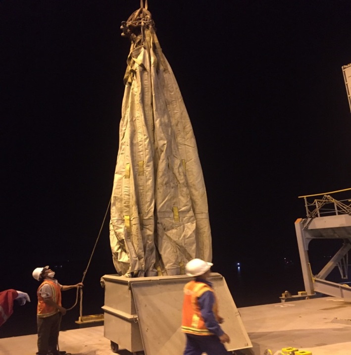 Hanging the water weight bag to the cargo crane.